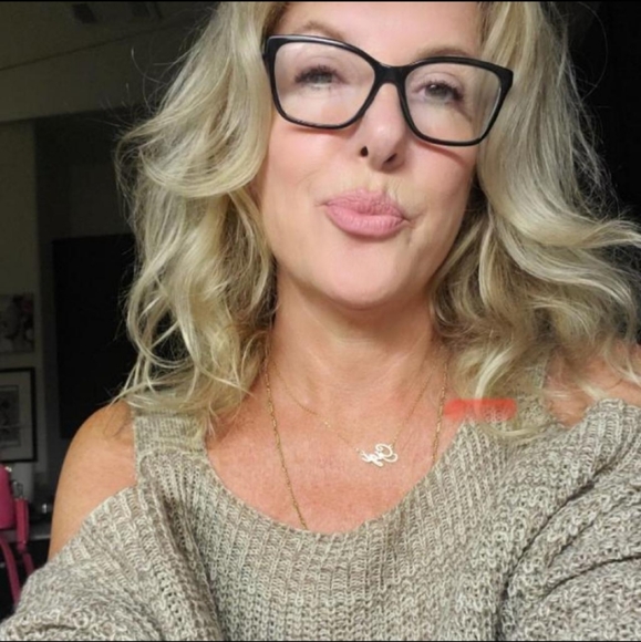 Meet your Posher, Jennifer - Picture 1 of 1